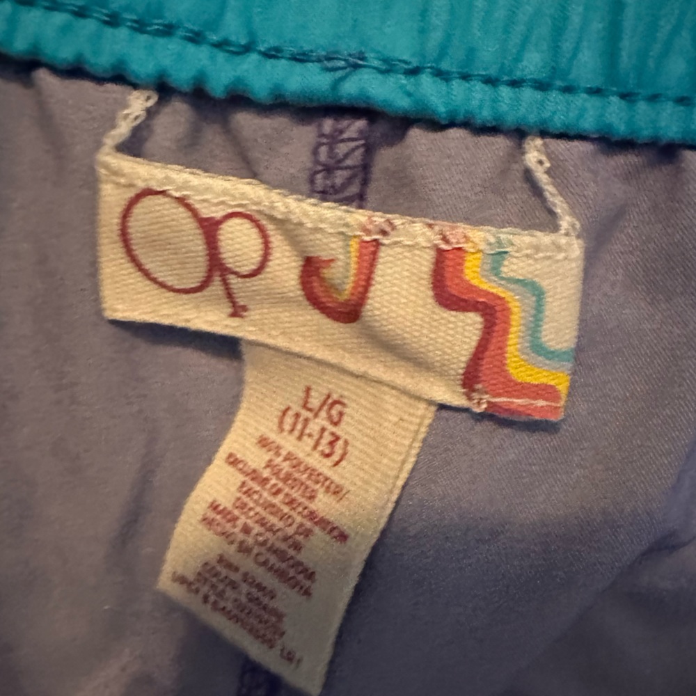 Shorts - Picture 2 of 3